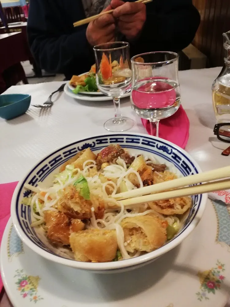 Salade de Nems Et Bœuf Au Vermicelle